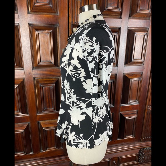 APT 9 Black & White Floral Peplum waist Top - Picture 4 of 9